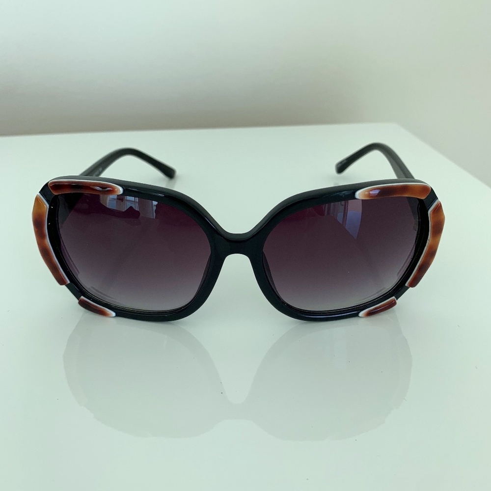 Oscar de la Renta Black/Tortoise Sunglasses